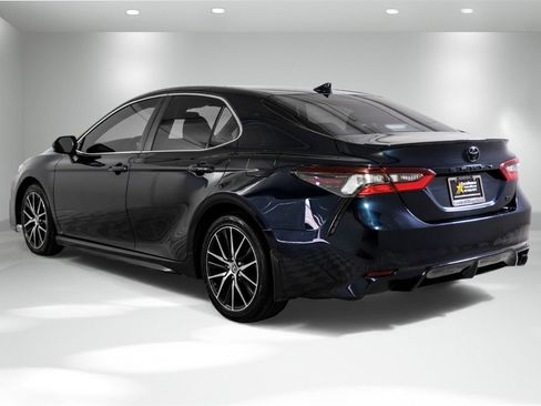 Used 2021 Toyota Camry SE image 8