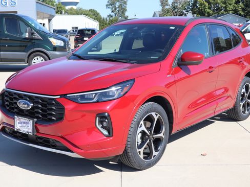 Used 2023 Ford Escape ST-Line Elite w/ Premium Technology Package image 2