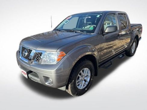 Used 2021 Nissan Frontier SV image 2
