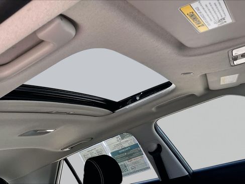 Used 2025 Hyundai Venue SEL FWD image 13