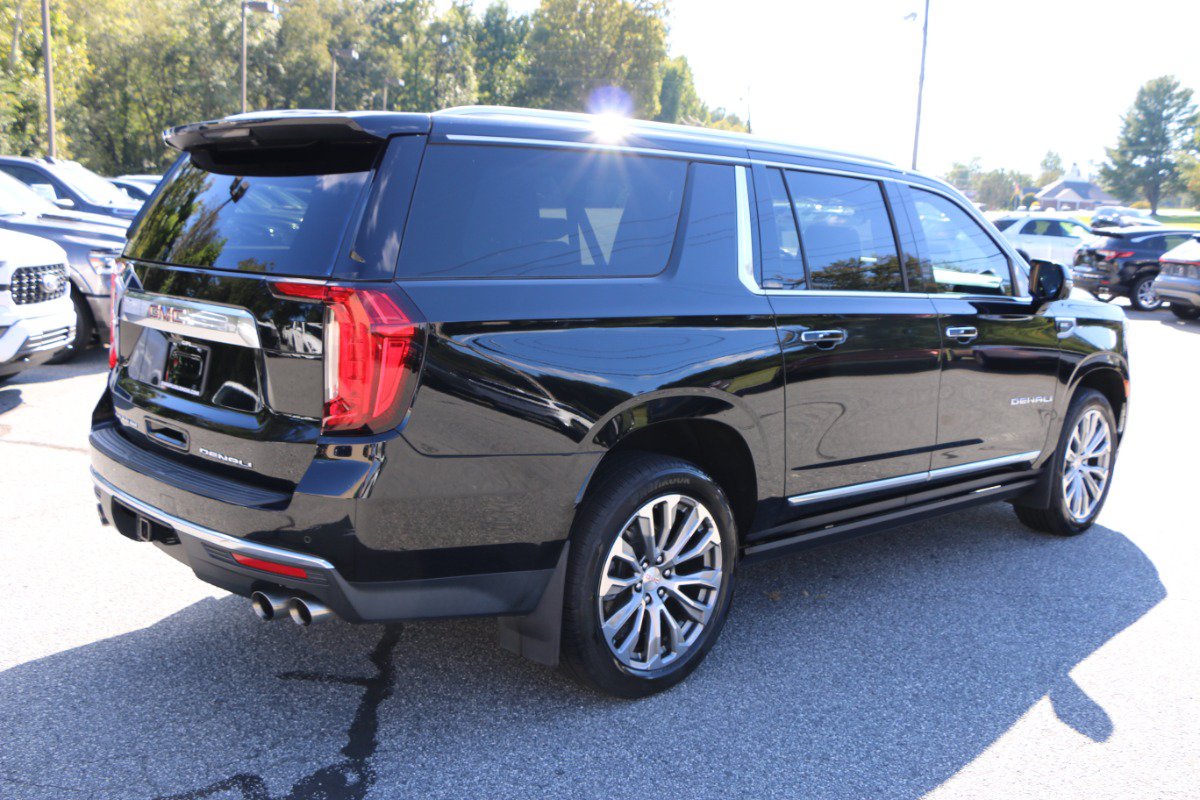 Used 2021 GMC Yukon XL Denali w/ Denali Premium Package AWD/4WD image 8