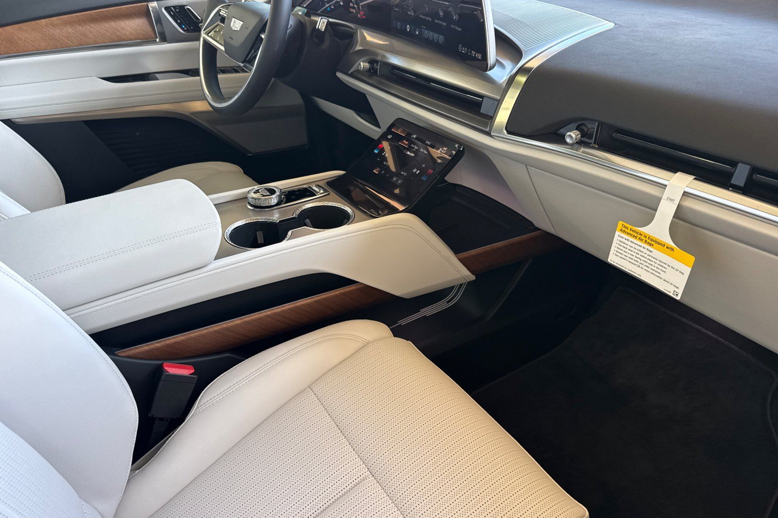 New 2027 Cadillac Vistiq Luxury w/ LPO, Floor Liner Package AWD/4WD image 17