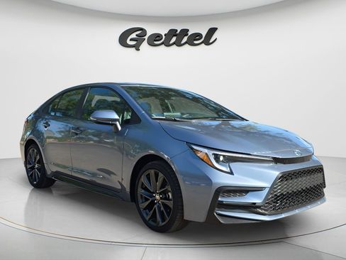 Used 2026 Toyota Corolla SE FWD image 2