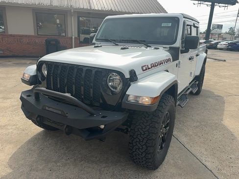Used 2022 Jeep Gladiator Sport image 1
