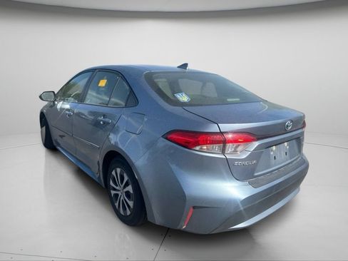 Used 2022 Toyota Corolla LE FWD image 3