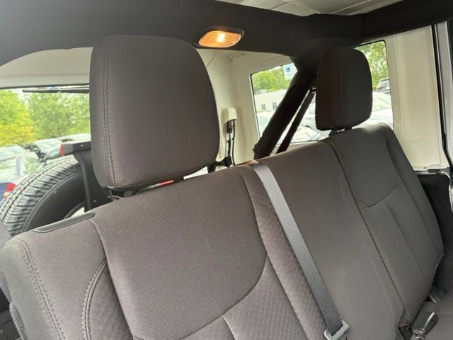 Used 2018 Jeep Wrangler Unlimited Sport S AWD/4WD image 28