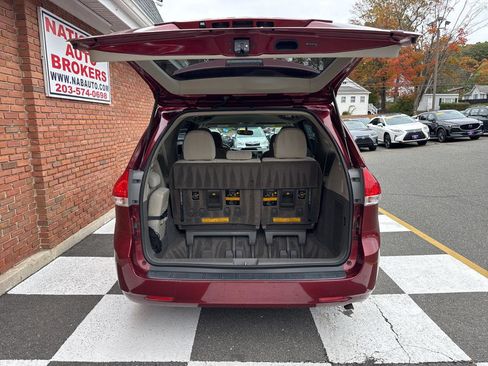 Used 2011 Toyota Sienna LE image 36