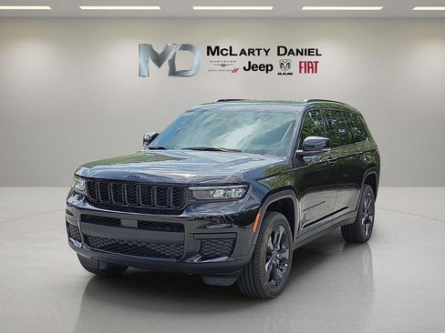 New 2025 Jeep Grand Cherokee L Altitude image 2