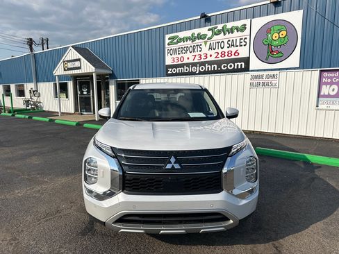 Used 2024 Mitsubishi Outlander SE AWD/4WD image 2