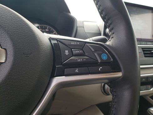 Used 2021 Nissan Altima 2.5 SV w/ SV Premium Package image 32