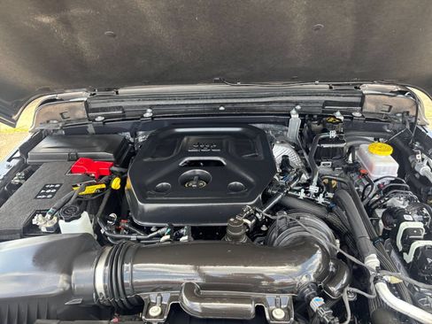 Used 2025 Jeep Wrangler Unlimited Sport AWD/4WD image 30