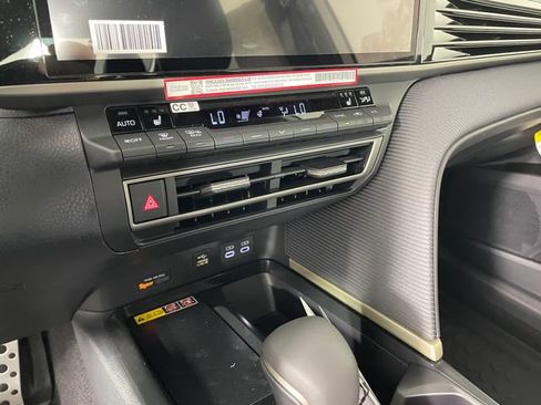 New 2026 Toyota Camry Hybrid AWD/4WD image 6