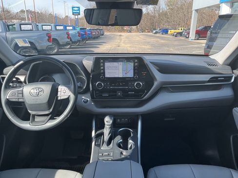 Used 2022 Toyota Highlander XLE image 31