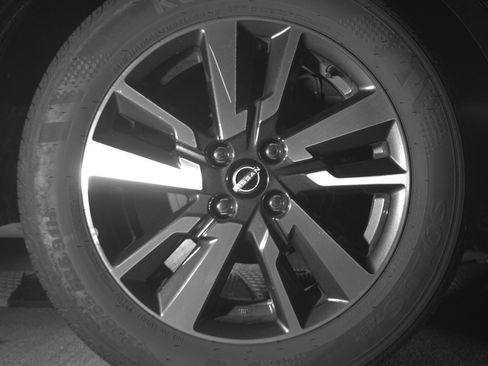 Used 2025 Nissan Versa SV image 15