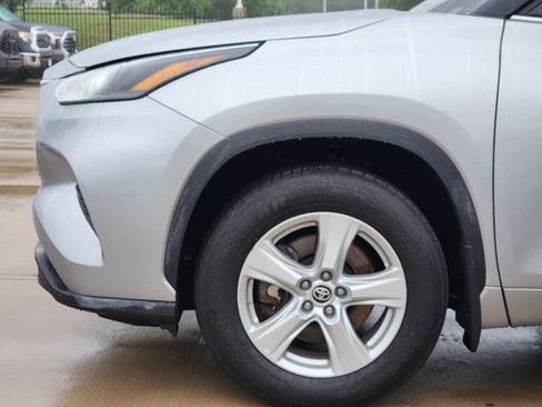 Used 2024 Toyota Highlander Limited AWD/4WD image 6