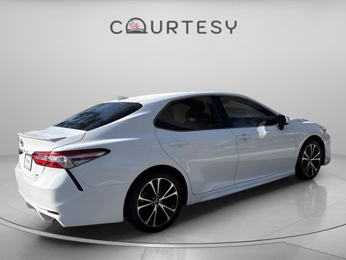 Used 2020 Toyota Camry SE image 7