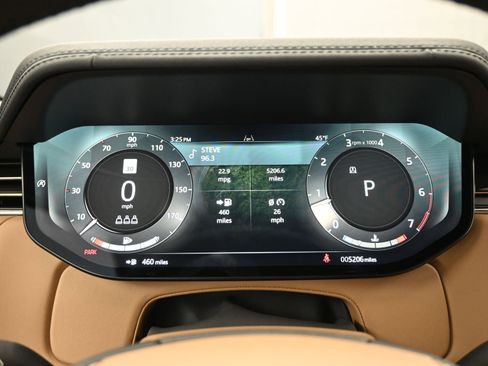 Used 2025 Land Rover Range Rover SE image 15