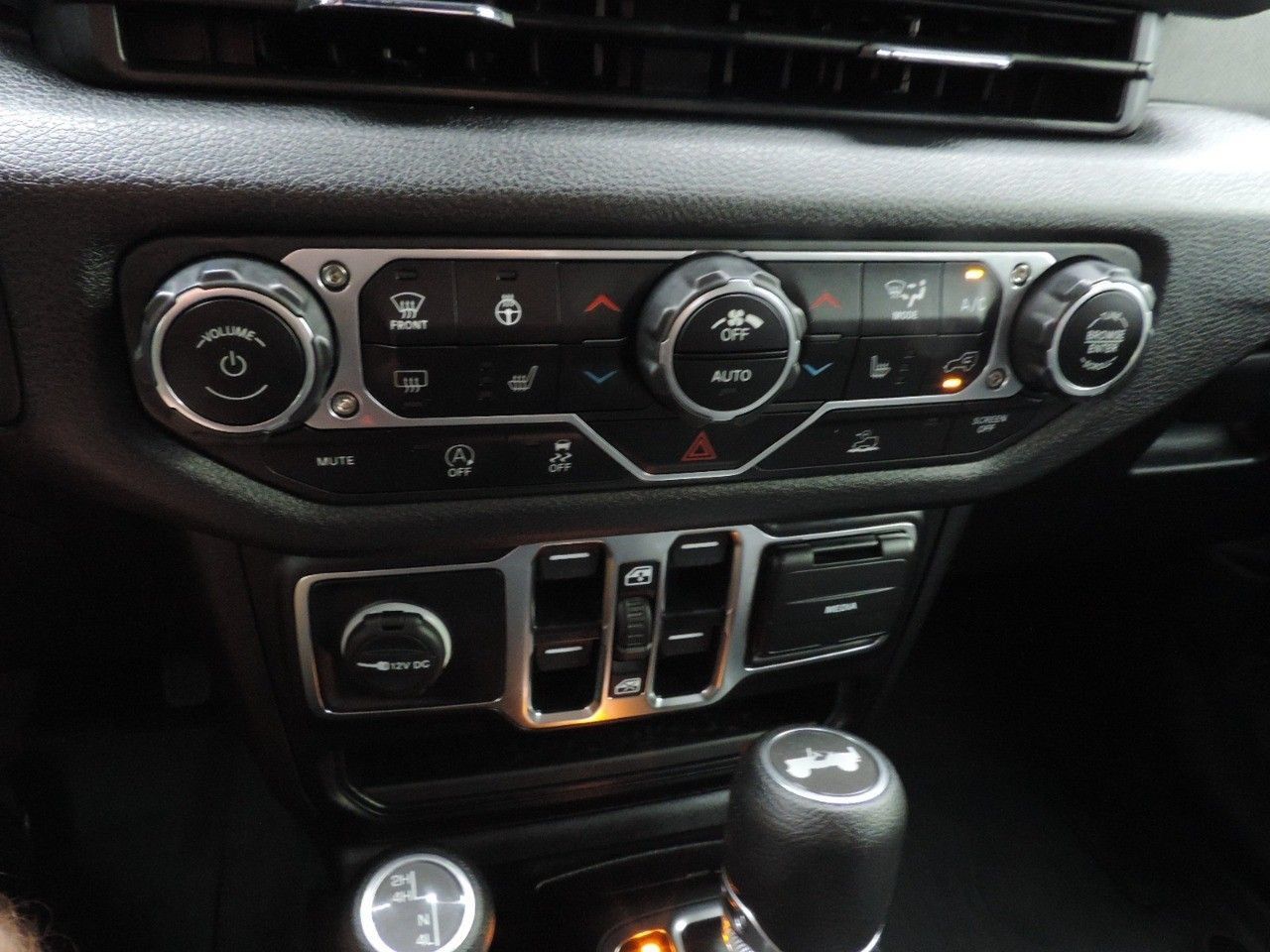 Used 2024 Jeep Wrangler Unlimited Sport AWD/4WD image 22