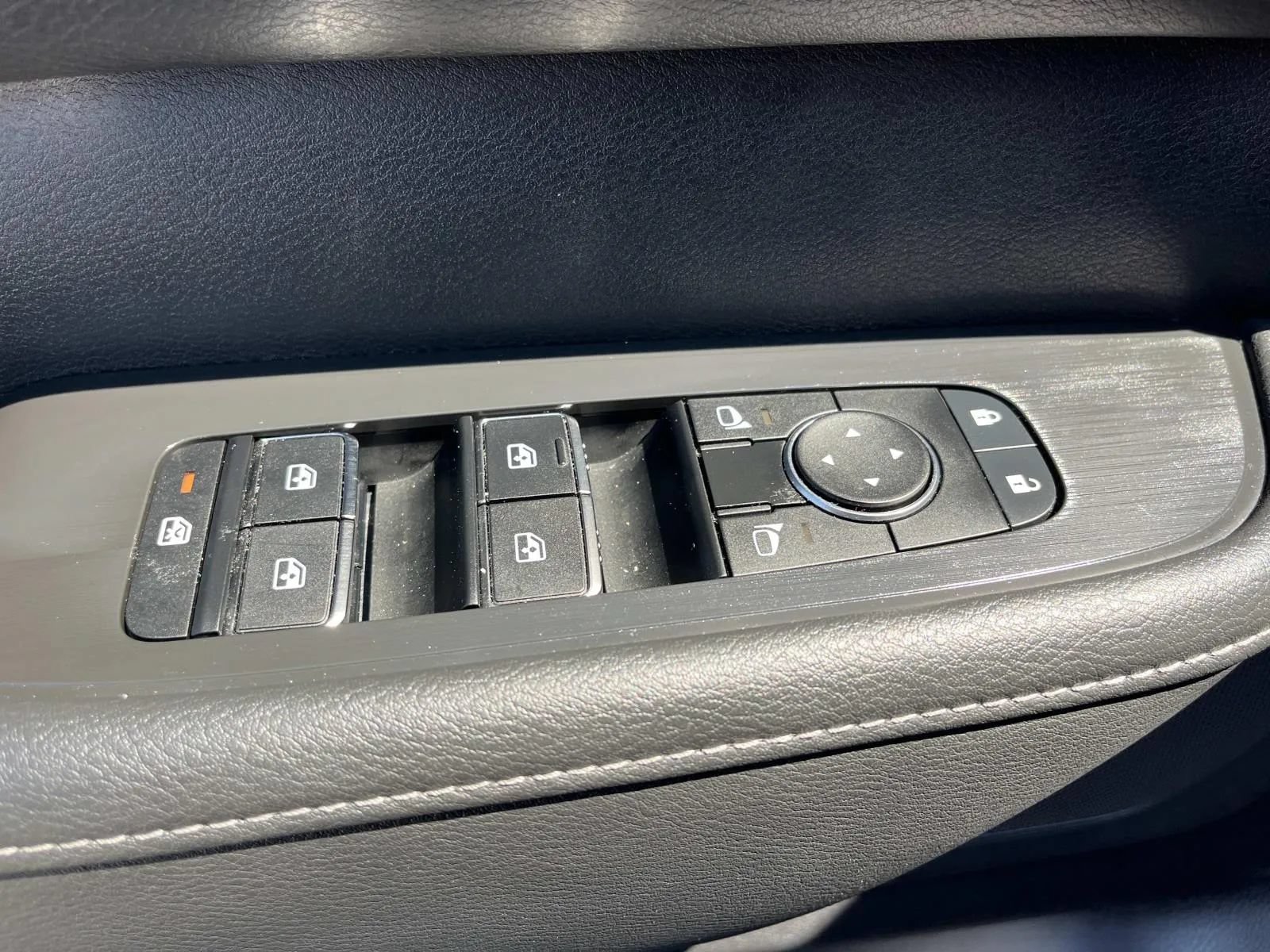 Used 2025 Nissan Armada SV RWD image 26