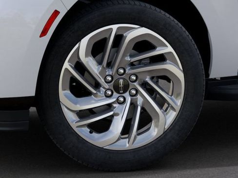 New 2027 Lincoln Navigator Premiere RWD image 19