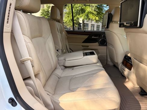 Used 2018 Lexus LX 570 4WD w/ Luxury Package image 40