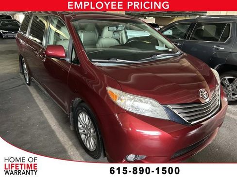 Used 2015 Toyota Sienna XLE w/ XLE Navigation Package FWD image 1