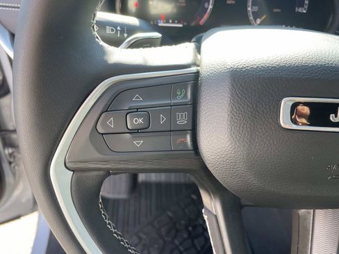 Used 2024 Jeep Grand Cherokee Altitude image 23