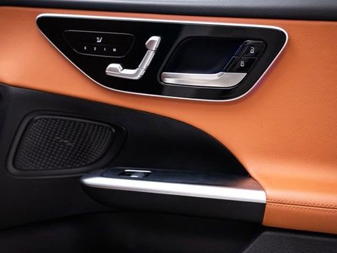 Used 2025 Mercedes-Benz C 300 4MATIC Sedan image 31