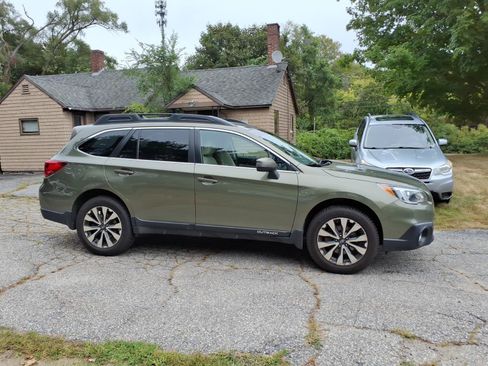 Used 2015 Subaru Outback 2.5i Limited AWD/4WD image 5