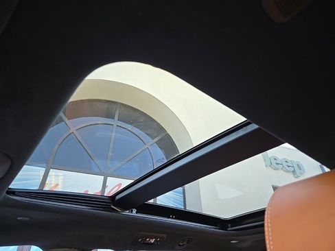 Used 2024 Chrysler Pacifica Pinnacle image 82