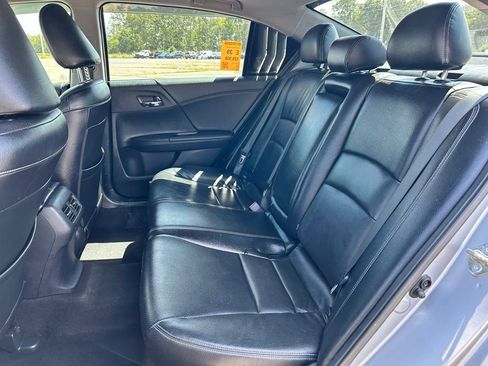 Used 2017 Honda Accord EX image 16