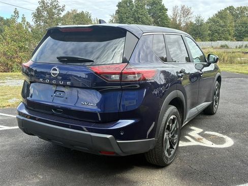 Used 2024 Nissan Rogue SV AWD/4WD image 5