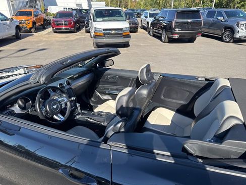 Used 2022 Ford Mustang Premium image 11