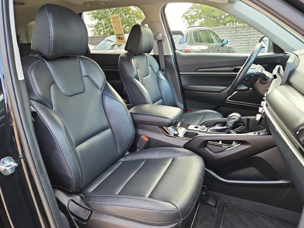 Used 2025 Kia Telluride S FWD image 32