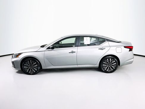 Used 2024 Nissan Altima 2.5 SV image 4