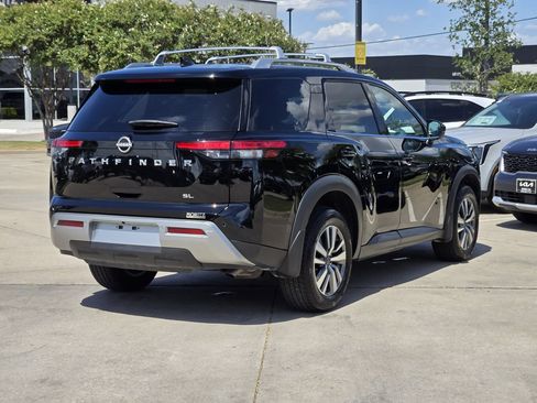 Used 2025 Nissan Pathfinder SL FWD image 4