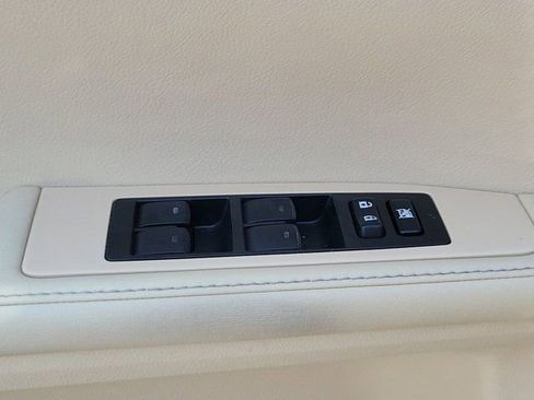 Used 2014 Lexus ES 350 w/ Premium Package FWD image 29