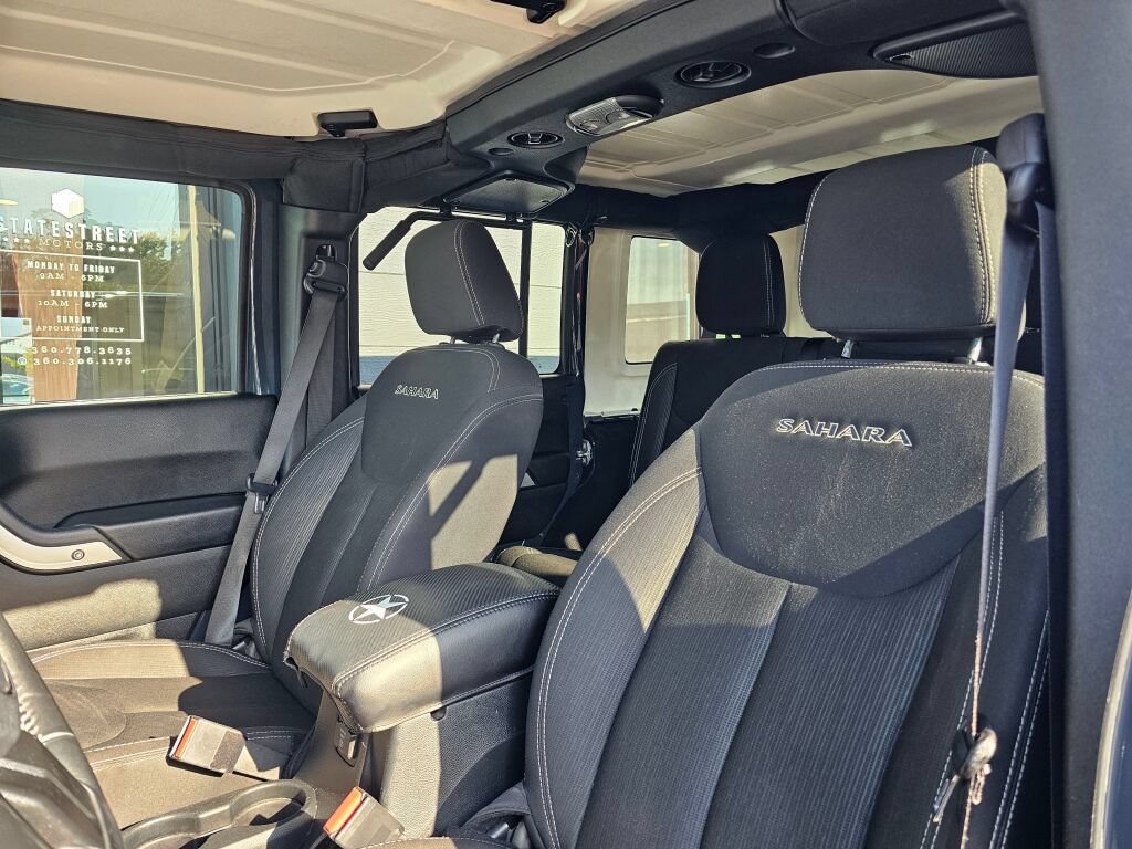 Used 2018 Jeep Wrangler Unlimited Sahara w/ Connectivity Group AWD/4WD image 31