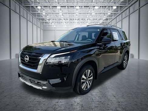 Certified 2024 Nissan Pathfinder SL FWD image 3
