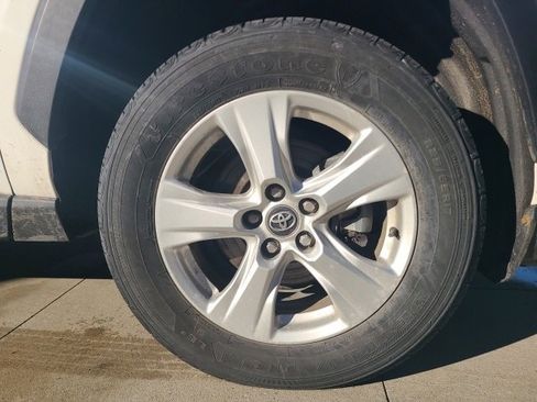 Used 2020 Toyota RAV4 XLE image 9