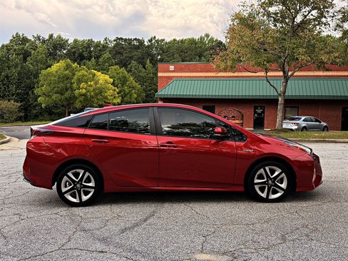 Used 2016 Toyota Prius Three Touring FWD image 4