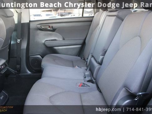 Used 2023 Toyota Highlander LE image 35