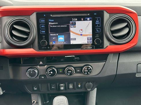 Used 2018 Toyota Tacoma SR image 24