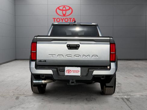 Used 2024 Toyota Tacoma TRD Off-Road image 4