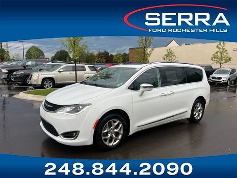Used 2019 Chrysler Pacifica Limited FWD image 1
