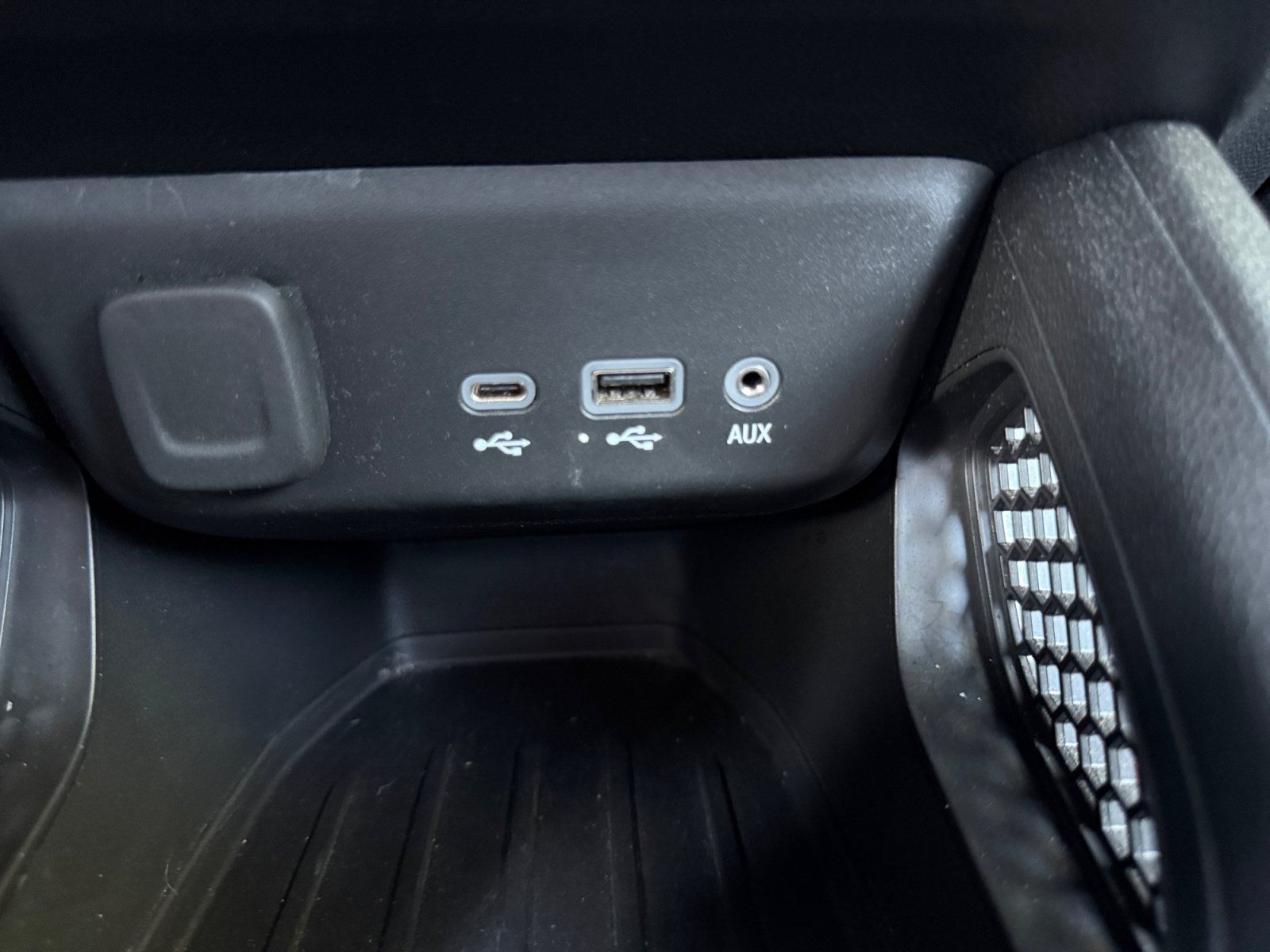Used 2023 Chevrolet TrailBlazer RS AWD/4WD image 21