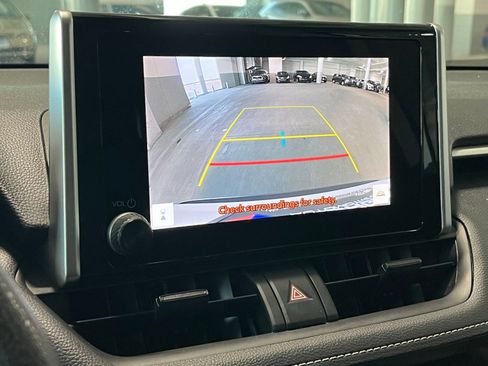 Used 2025 Toyota RAV4 XLE AWD/4WD image 21