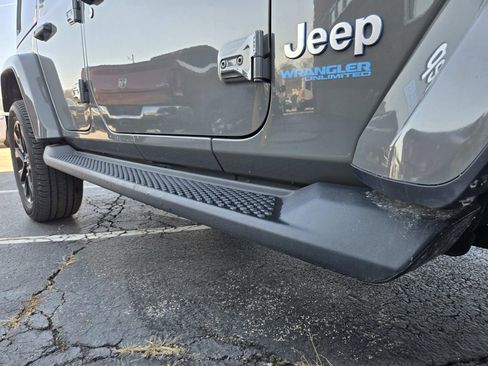 Used 2021 Jeep Wrangler Unlimited Sahara image 18