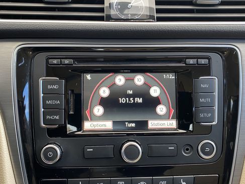 Used 2014 Volkswagen Passat TDI SE FWD image 3