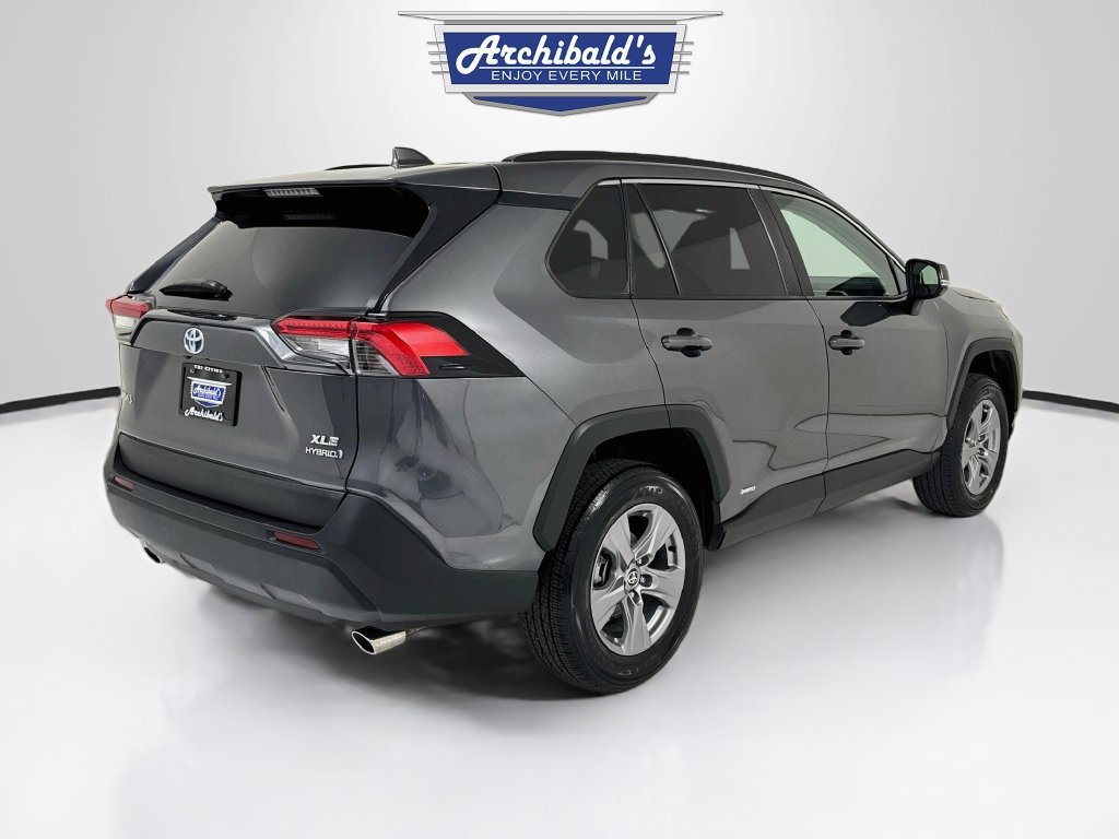 Used 2022 Toyota RAV4 XLE w/ Convenience Package AWD/4WD image 8